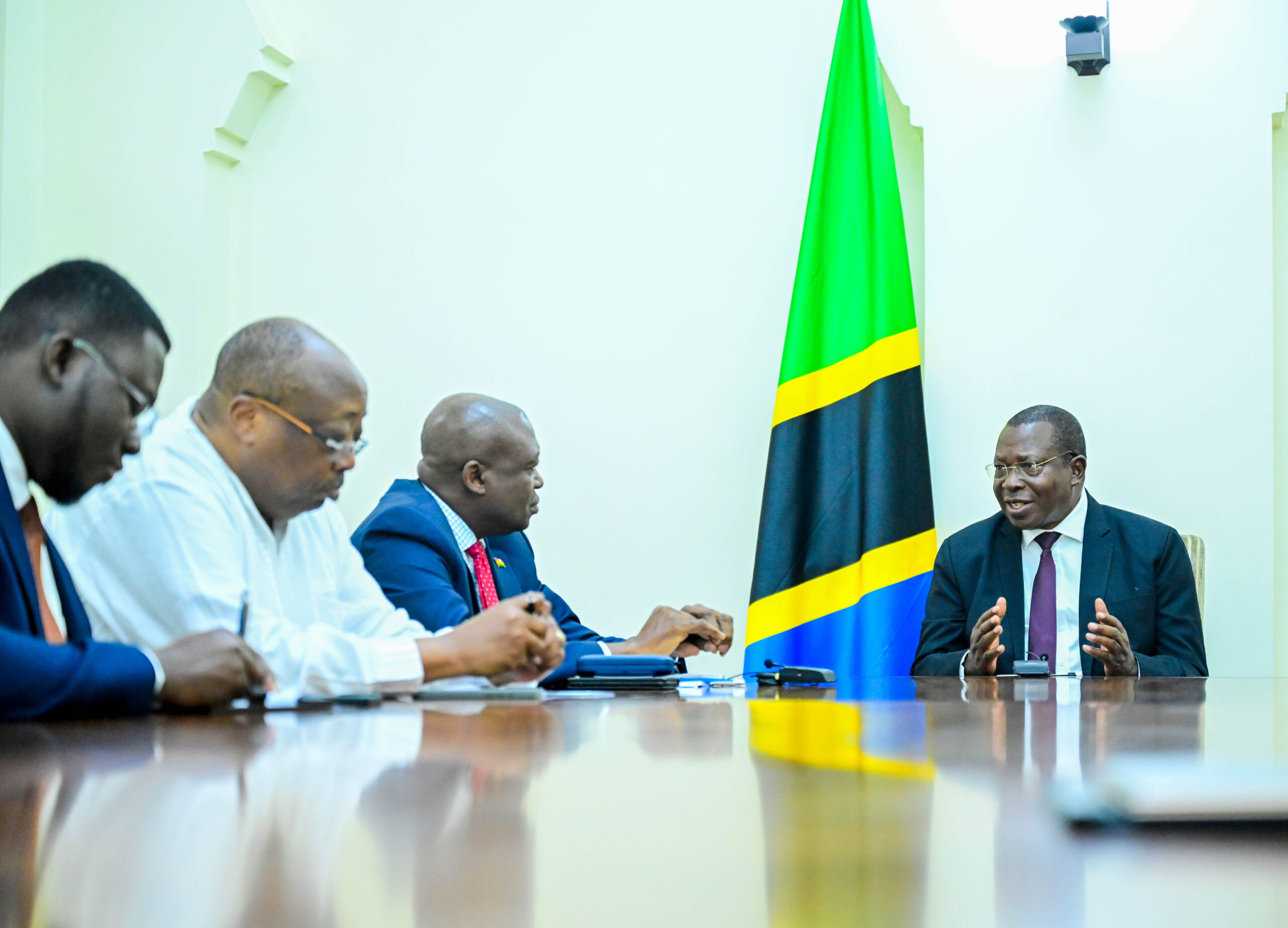 MAKAMU WA RAIS AFANYA MAZUNGUMZO NA BALOZI WA GHANA – TANZANIA