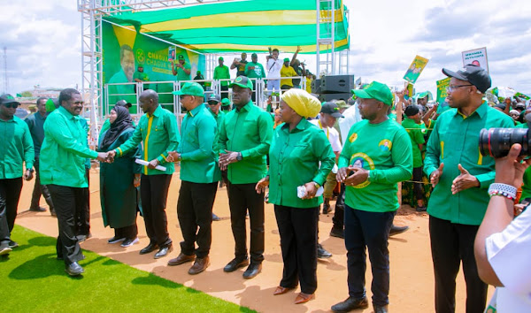 DKT.NCHIMBI ACHANJA MBUGA KUZISAKA KURA ZA USHINDI WA KISHINDO WA CCM TANGA.