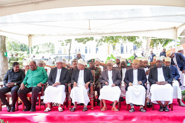 WASIRA AUNGANA NA DK.NCHIMBI , DK. MWINYI KATIKA MAZISHI YA ABBAS MWINYI