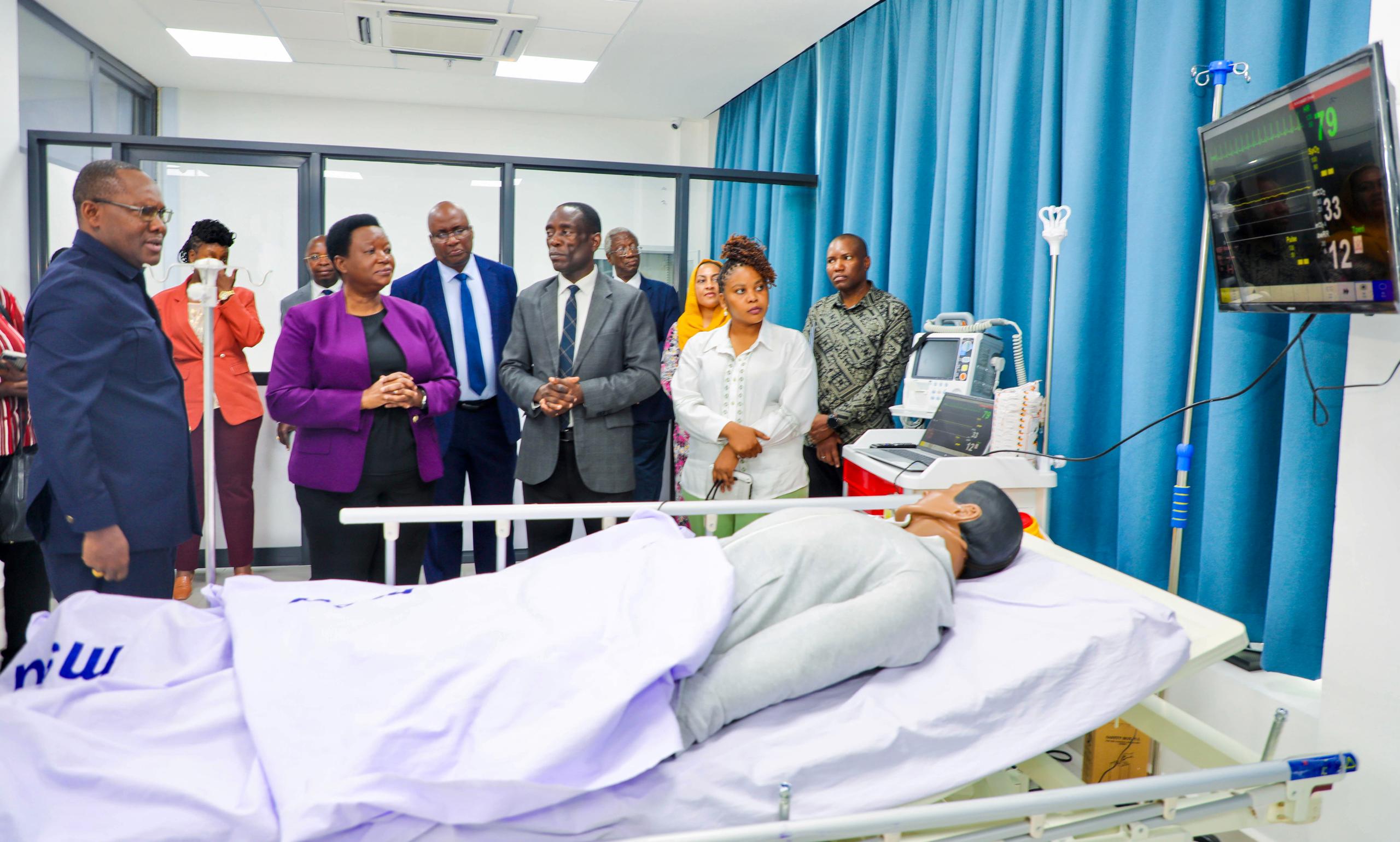 VIFAA VYA KISASA VYA MAFUNZO VYAMVUTIA PROF.NOMBO KATIKA KITUO CHA MUHAS