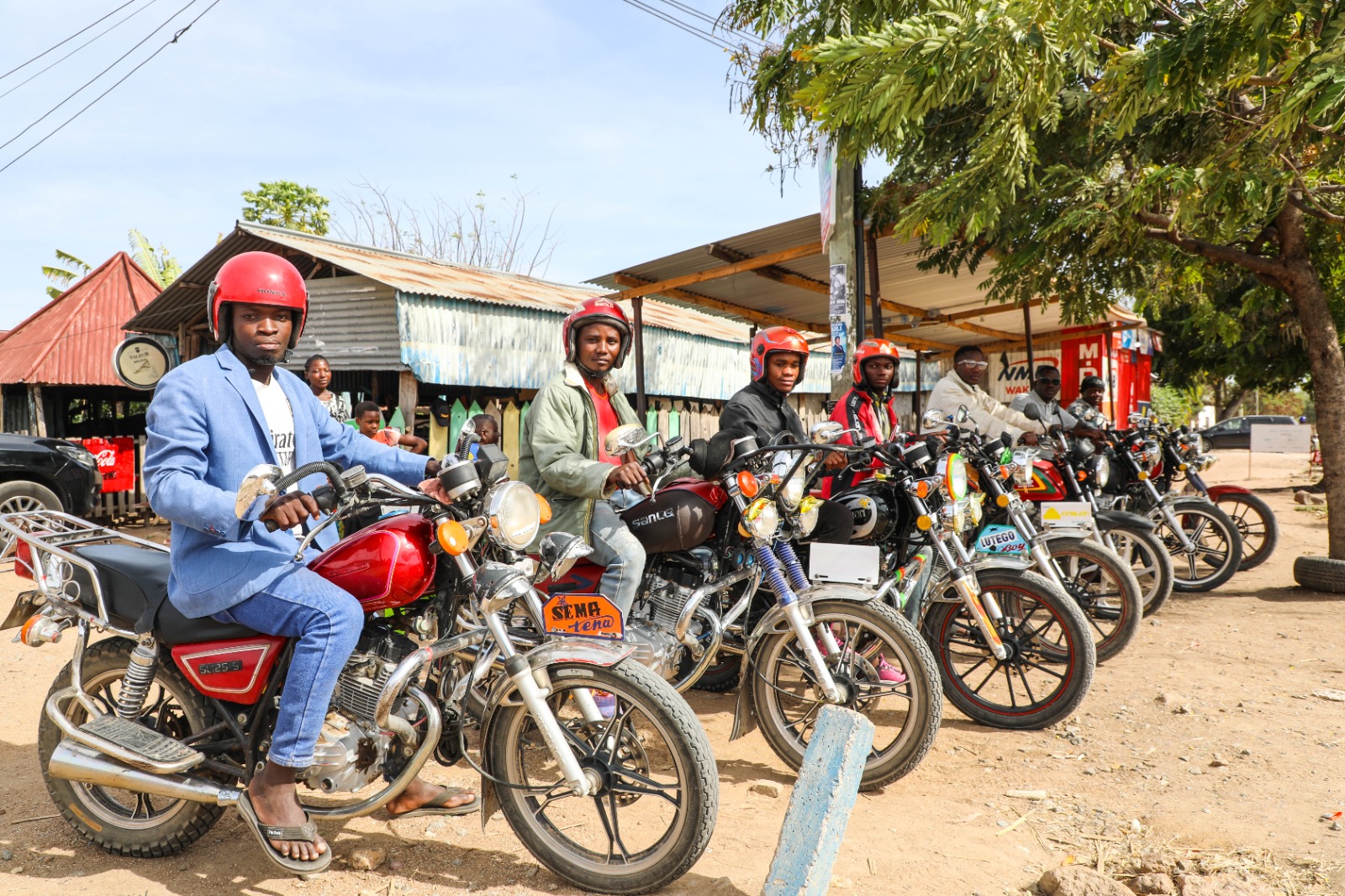 WAZIRI DKT STERGOMENA TAX AZUNGUMZA NA BODABODA MAGU
