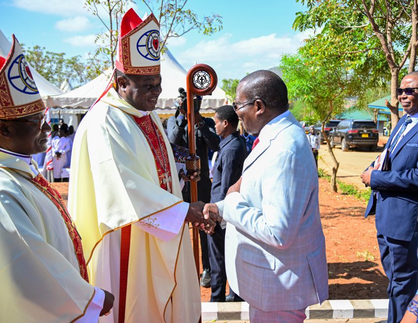 MAKAMU WA RAIS ASHIRIKI IBADA YA JUBILEI YA MIAKA 50 YA DAYOSISI YA PARE